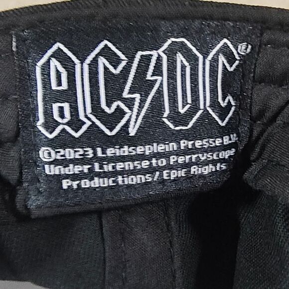 Bioworld Black and White AC/DC Snapback Hat - Picture 4 of 4